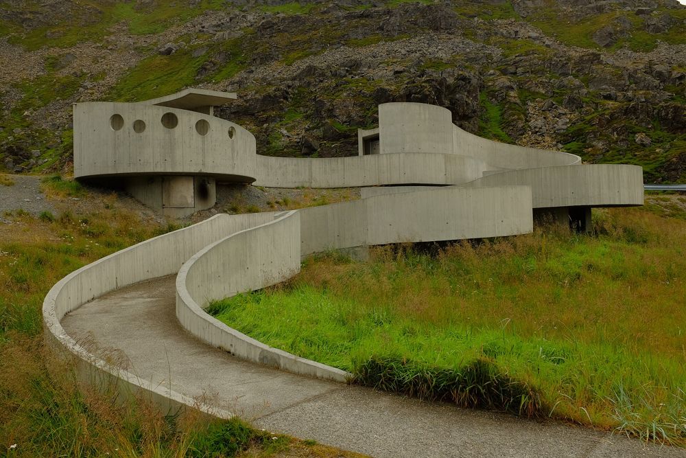 Rest area with a toilet building at Lille Sandbukta on County Road 889